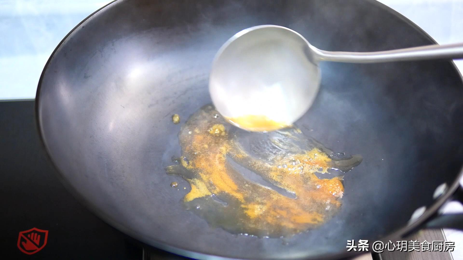 一瓶牛奶两个鸡蛋，教你在家自制焦糖布丁，孩子说：比吃豆腐还嫩