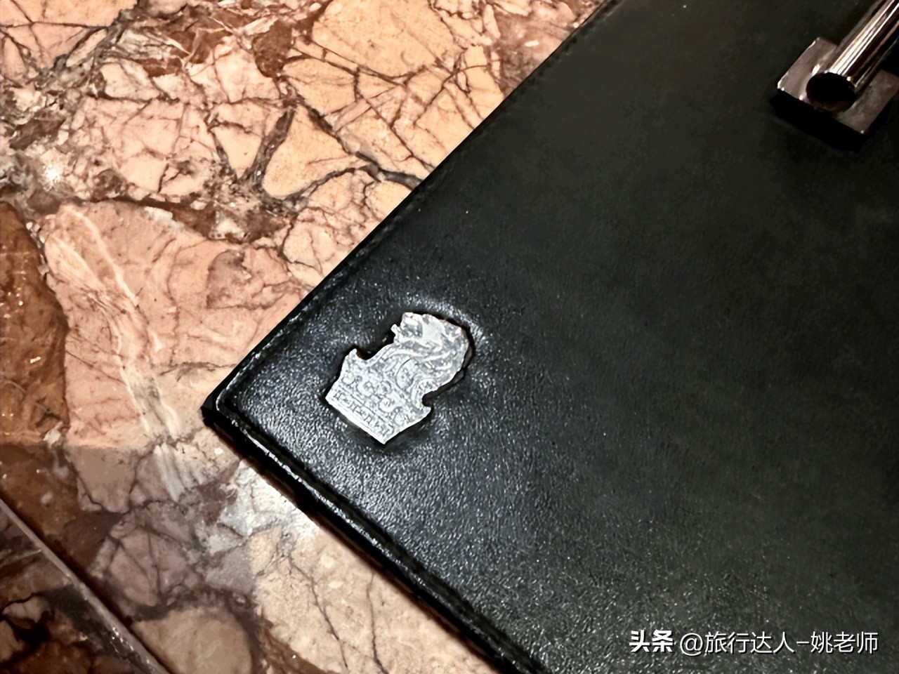 日本丽思卡尔顿酒店阴雨天高级感,大阪奢华酒店