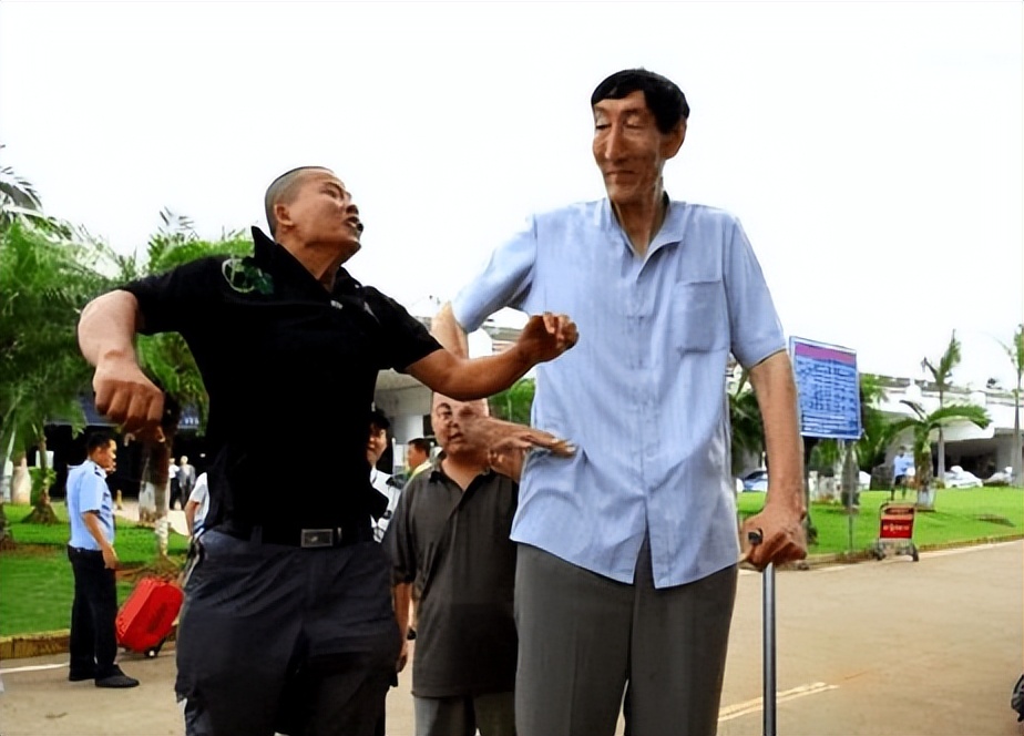 中国第一巨人鲍喜顺不听大夫劝告,中国第二巨人鲍喜顺身高