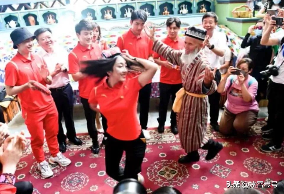 北京冬奥冠军行首站来到新疆,冬奥冠军天山行喀什