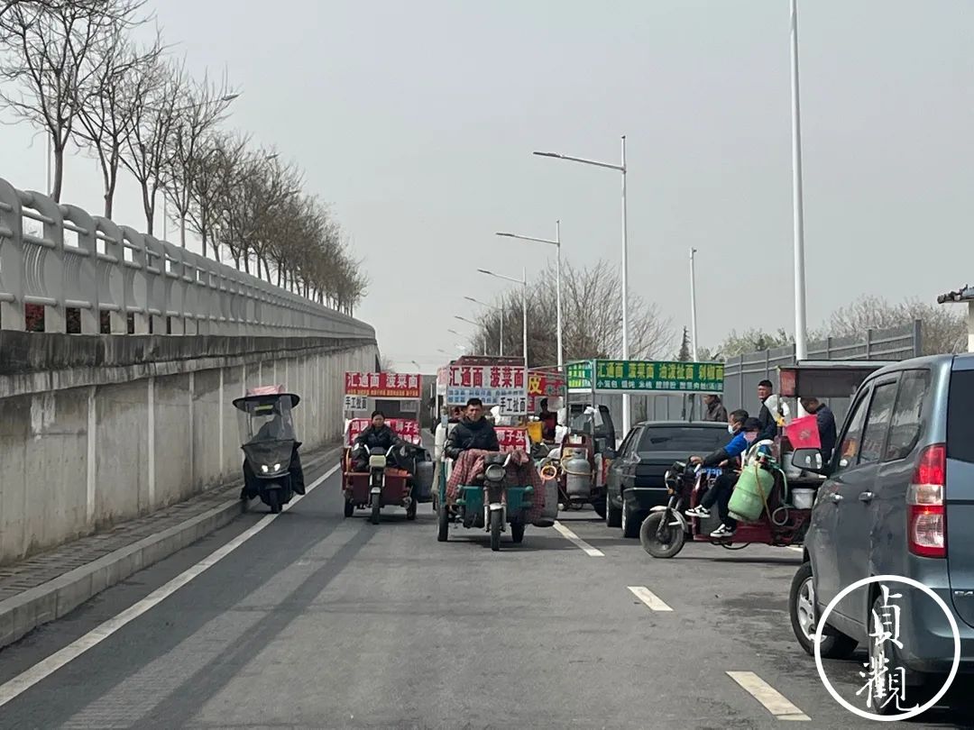 工地上的十元盒饭,工地10块钱的盒饭