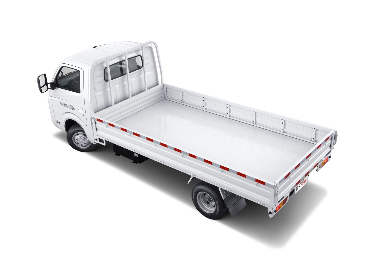 中国的“铃木carry”,车长3米8,极限荷载3.5吨,座椅可全平放倒