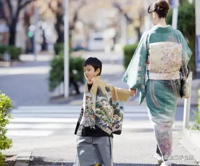 日式和服里面穿什么衣服,日本和服和中国和服哪个最好看