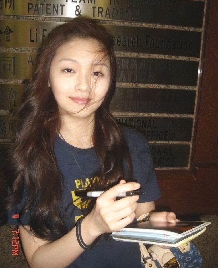 离婚7个月后生下孩子找前夫,离婚后大s情况如何