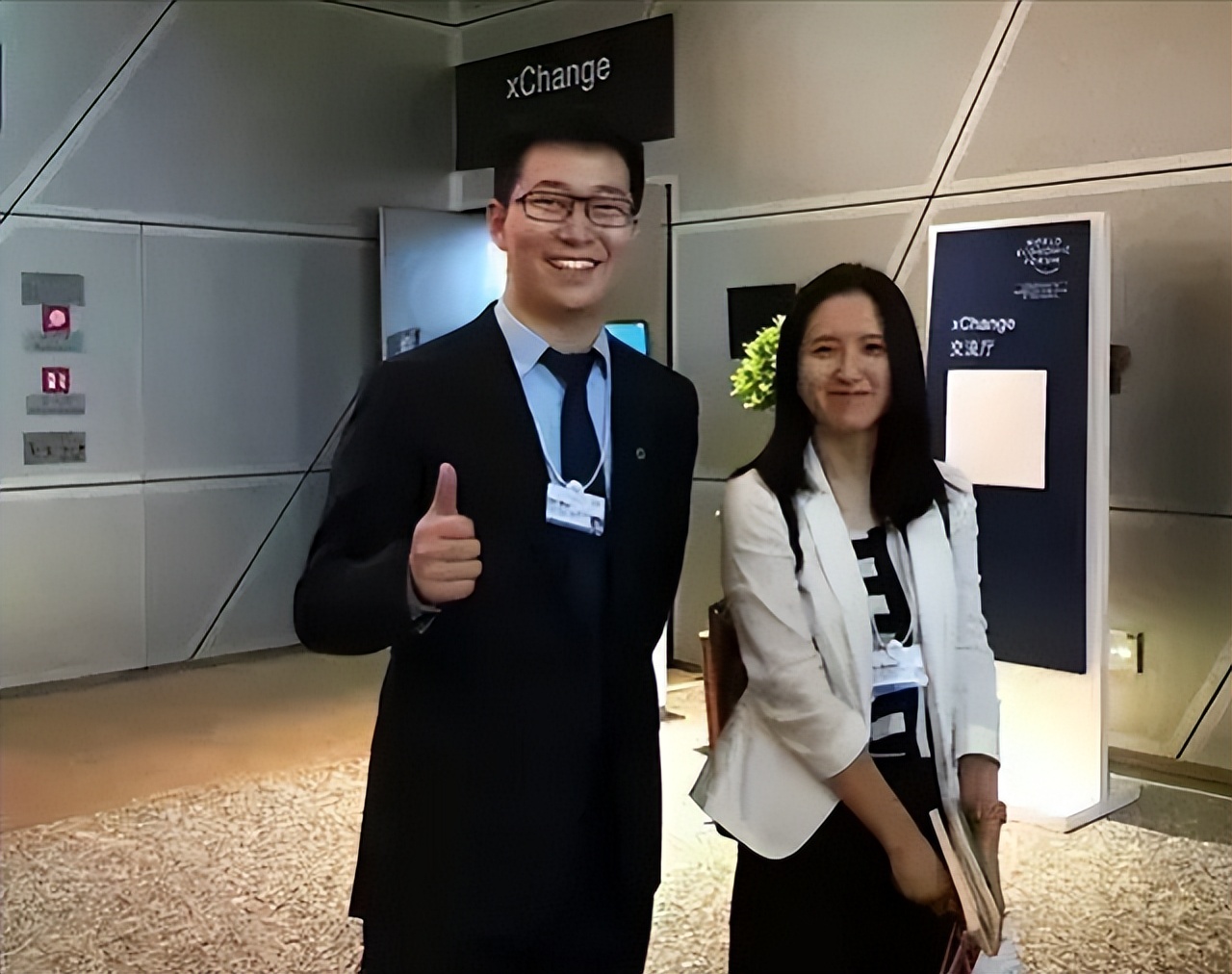 摩拜单车创始人胡玮炜卖了多少钱,ofo共享单车的创始人戴威