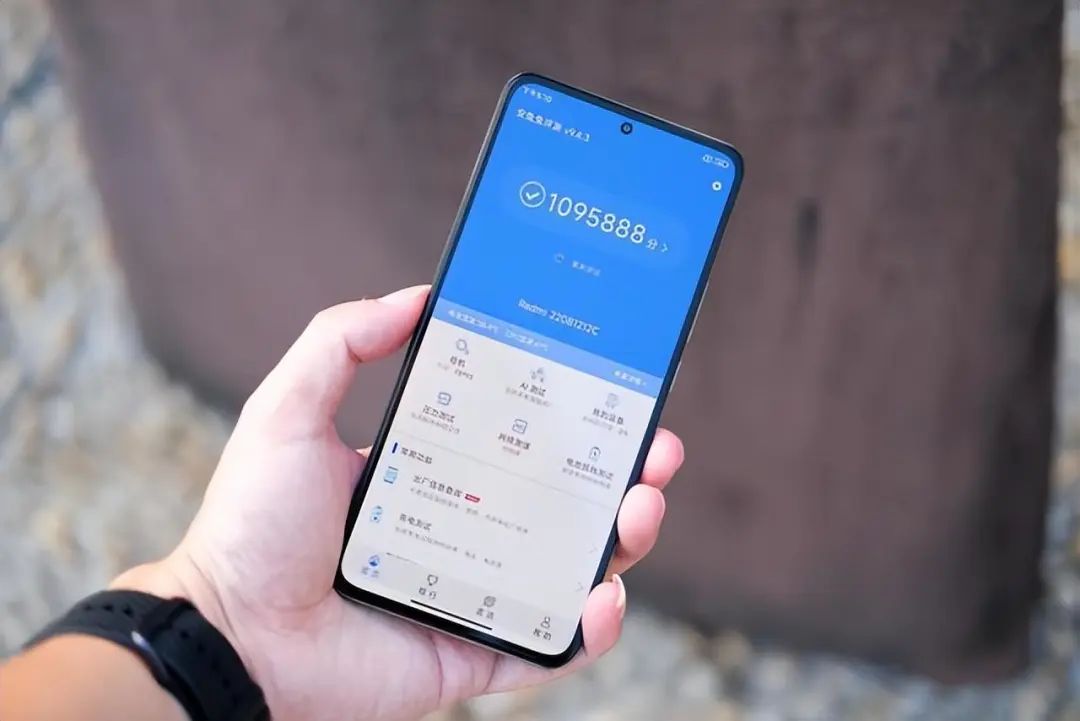 目前这4款手机配置全面值得买,4款目前口碑最好的旗舰手机推荐
