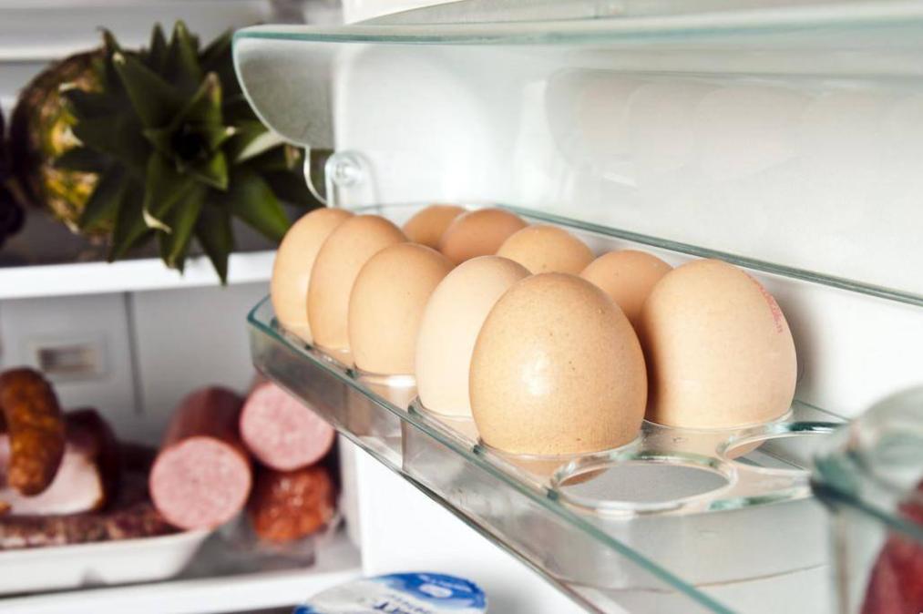 鸡蛋不放冰箱放一年都不坏的方法,鸡蛋保存方法可直接放冰箱保鲜吗