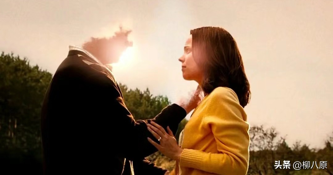 独特的空间连接方式,加上非线性时间线,创造出真实的角色情感