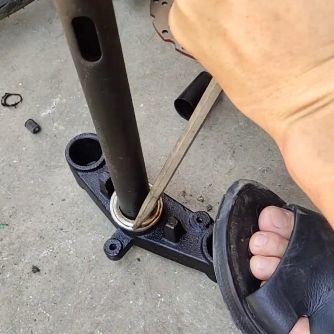 被撞变形爱玛电动车,爱玛电动车刹车有抱死的现象