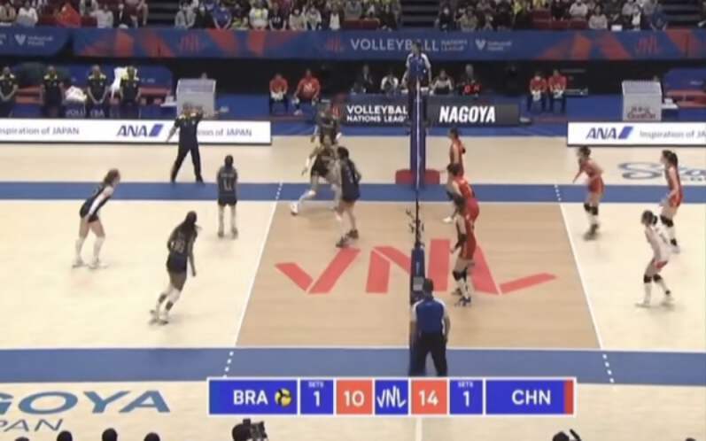 女排对阵荷兰王梦洁救球,中国女排3比0阿根廷女排王梦洁