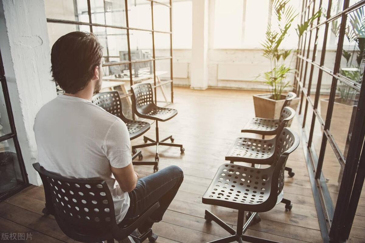 内向的性格怎么融入集体,内向人怎么在职场建立人脉