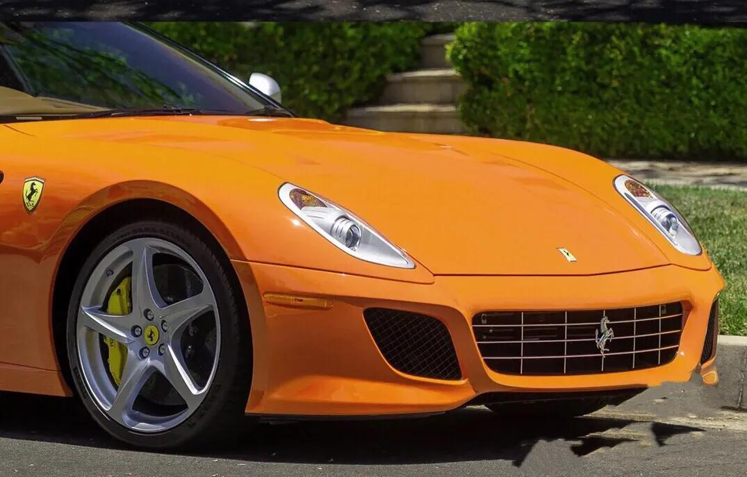 法拉利车漆改色,法拉利跑车贴灰魅紫改色膜