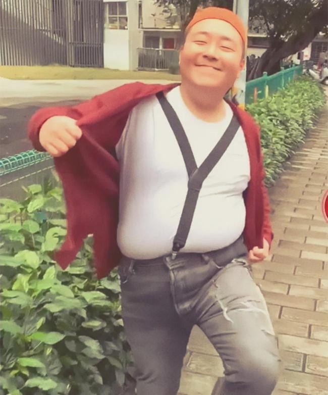 笑林小子郝劭文10岁片酬过千万，身家却被母亲败光，他现状如何？