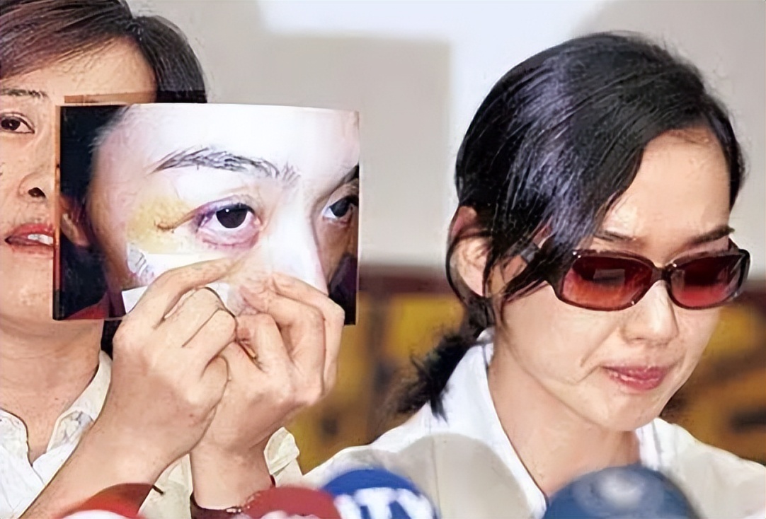 假装高贵、喜欢炫富、爱傍富豪，这些台湾女星活该没有好下场