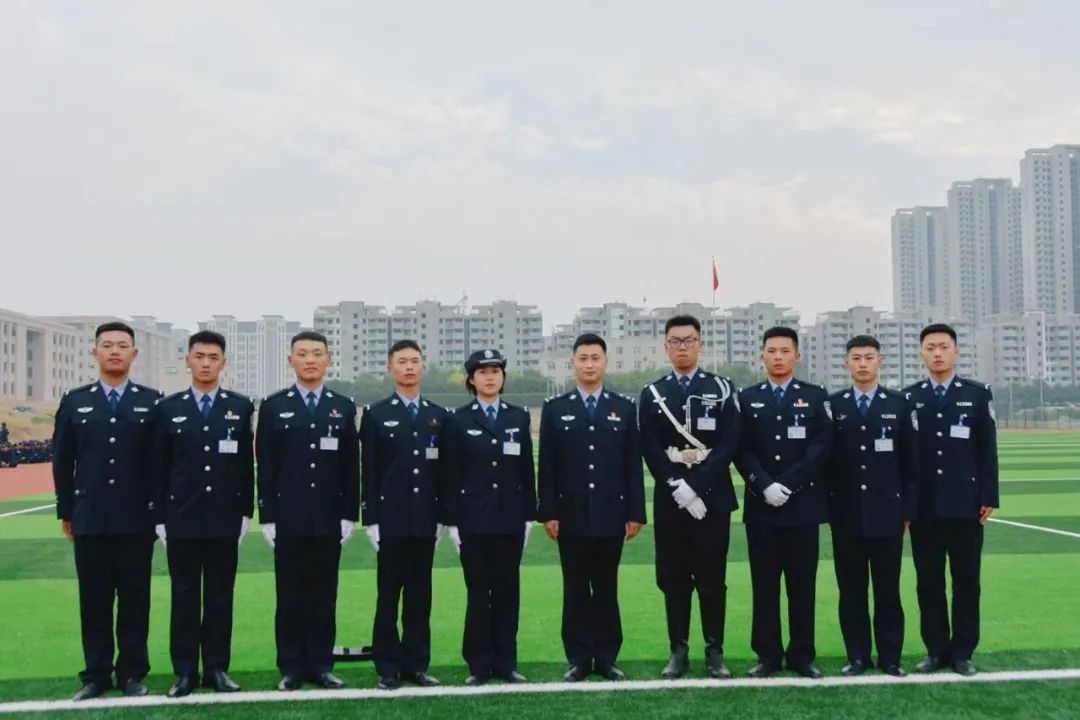 开学在即，快来和铁小警一起拆封“开学大礼包”！