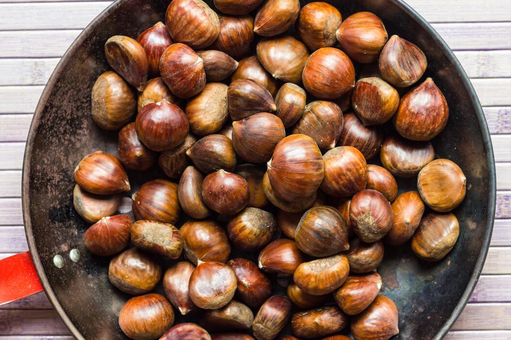 煮板栗怎么煮好剥壳,板栗煮开口容易剥开的诀窍