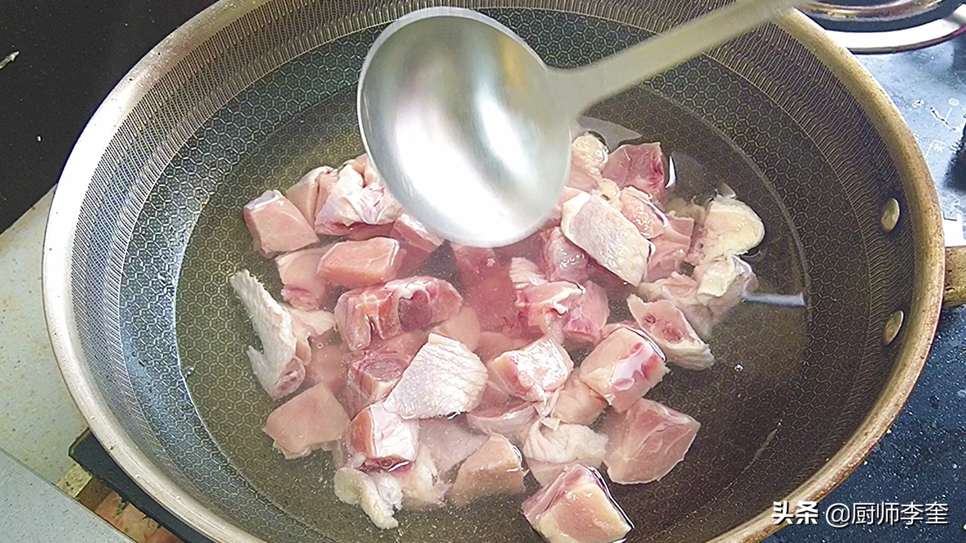 做焖鸡视频,电饭煲焖鸡软烂入味好吃