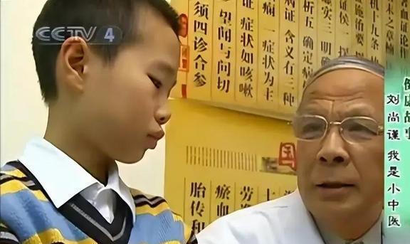 画哭泣的女孩简单教程,哭泣的简笔画怎么画