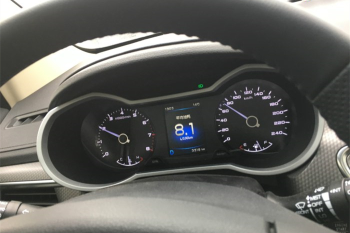 为什么新车出厂不安装挡泥板,原厂汽车为什么不贴膜