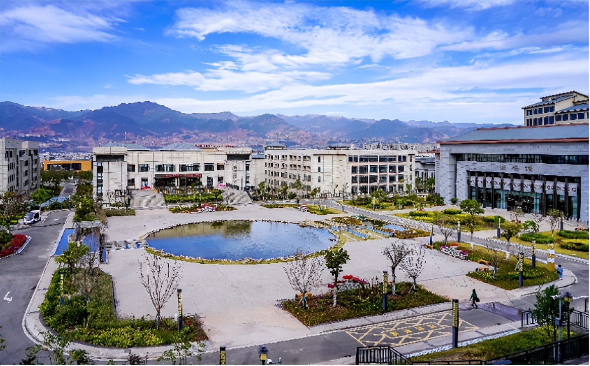 美翻了，四川高职院校风景如画，在这读书好巴适！