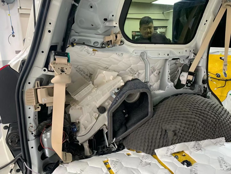 丰田酷路泽隔音改装哪家好,丰田兰德酷路泽全车隔音施工