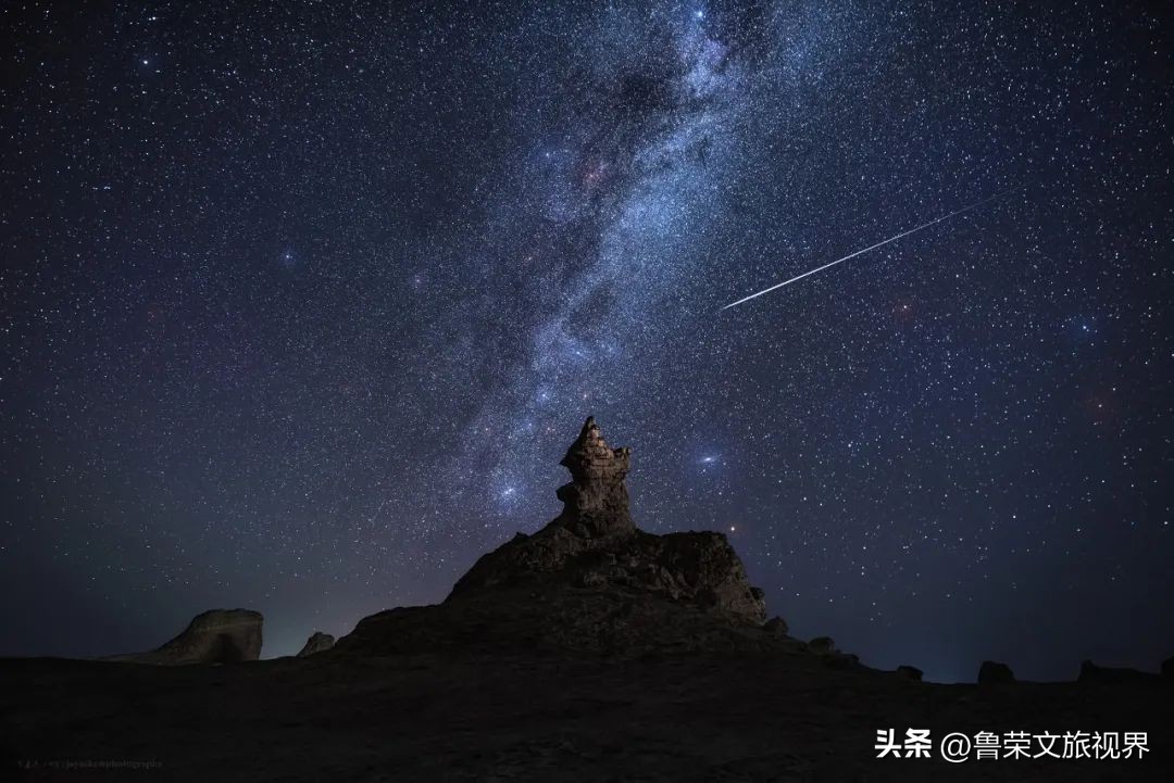 青海察尔汗盐湖,中国面积最大的盐湖,盐可供60亿人吃一千年!