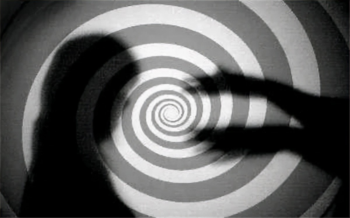 国产催眠大师1秒钟催眠主持人,国外催眠师街头3秒点穴催眠