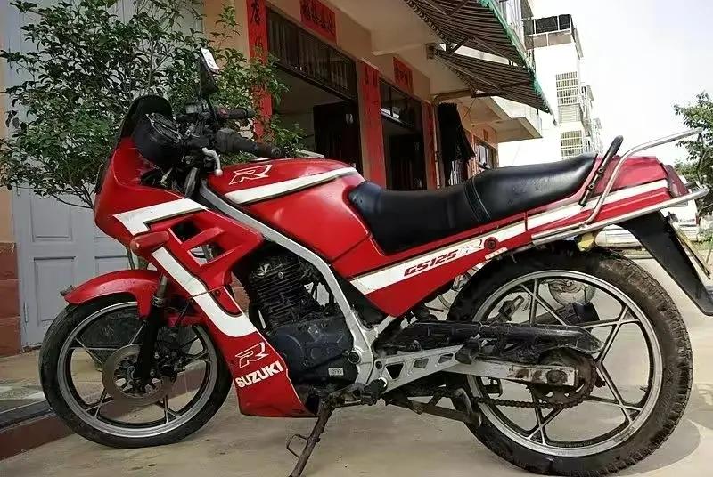 一代经典，铃木GS125摩托，八九十年代125排量中的天花板