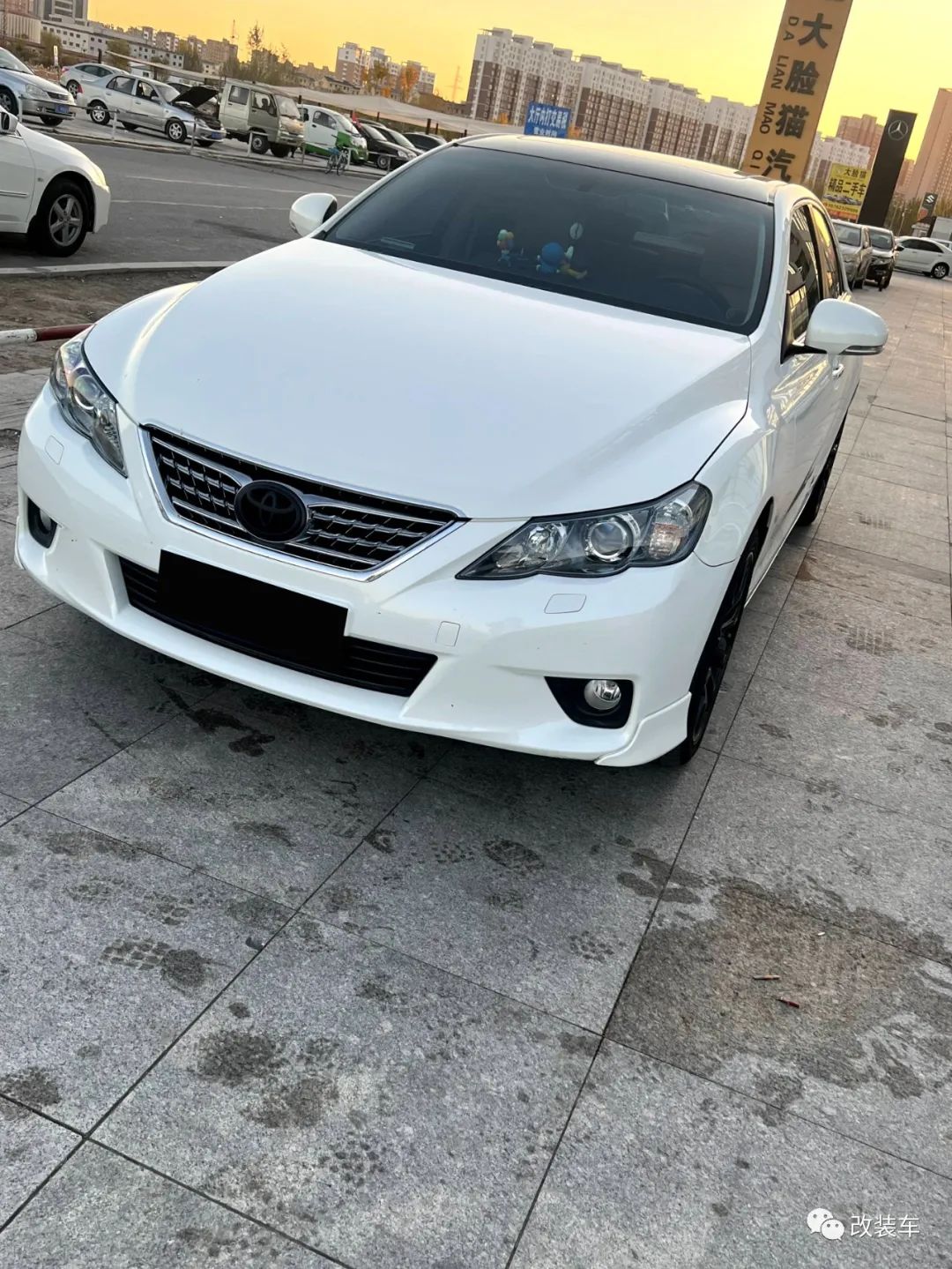 被打断腿的丰田锐志大后超，只要改得帅阿珍跑不掉