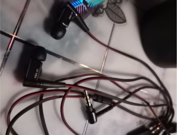 入耳式有线耳机顶级音效,1000到2000有线入耳式耳机推荐