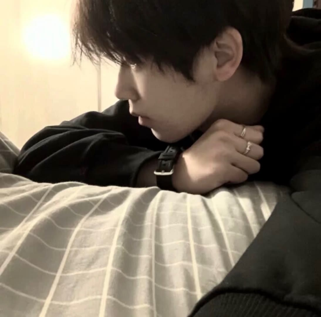 氛围感男生头像真人戴耳机,氛围感男生头像成熟稳重高清