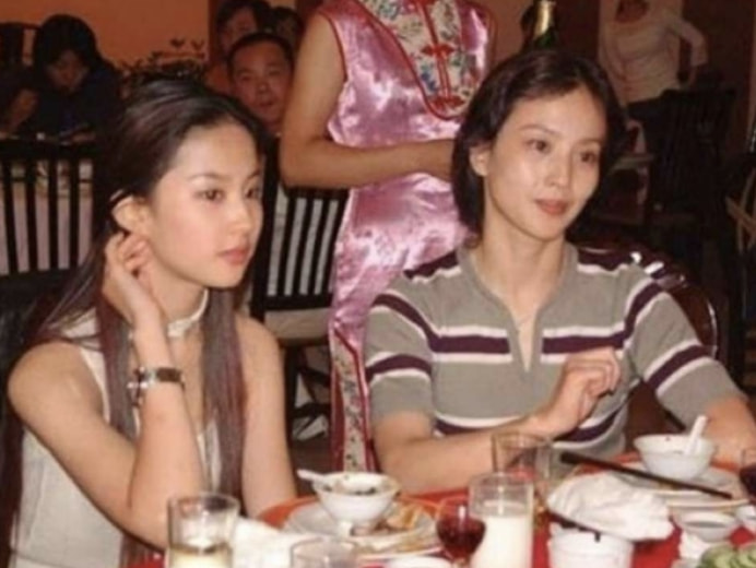刘亦菲之母刘晓莉照片,刘亦菲与妈妈刘晓莉的同框照