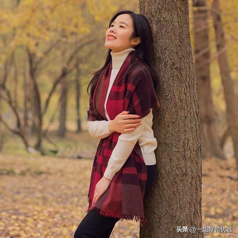 羊绒围巾哪个牌子最好,什么牌子的羊绒围巾比较好穿女装
