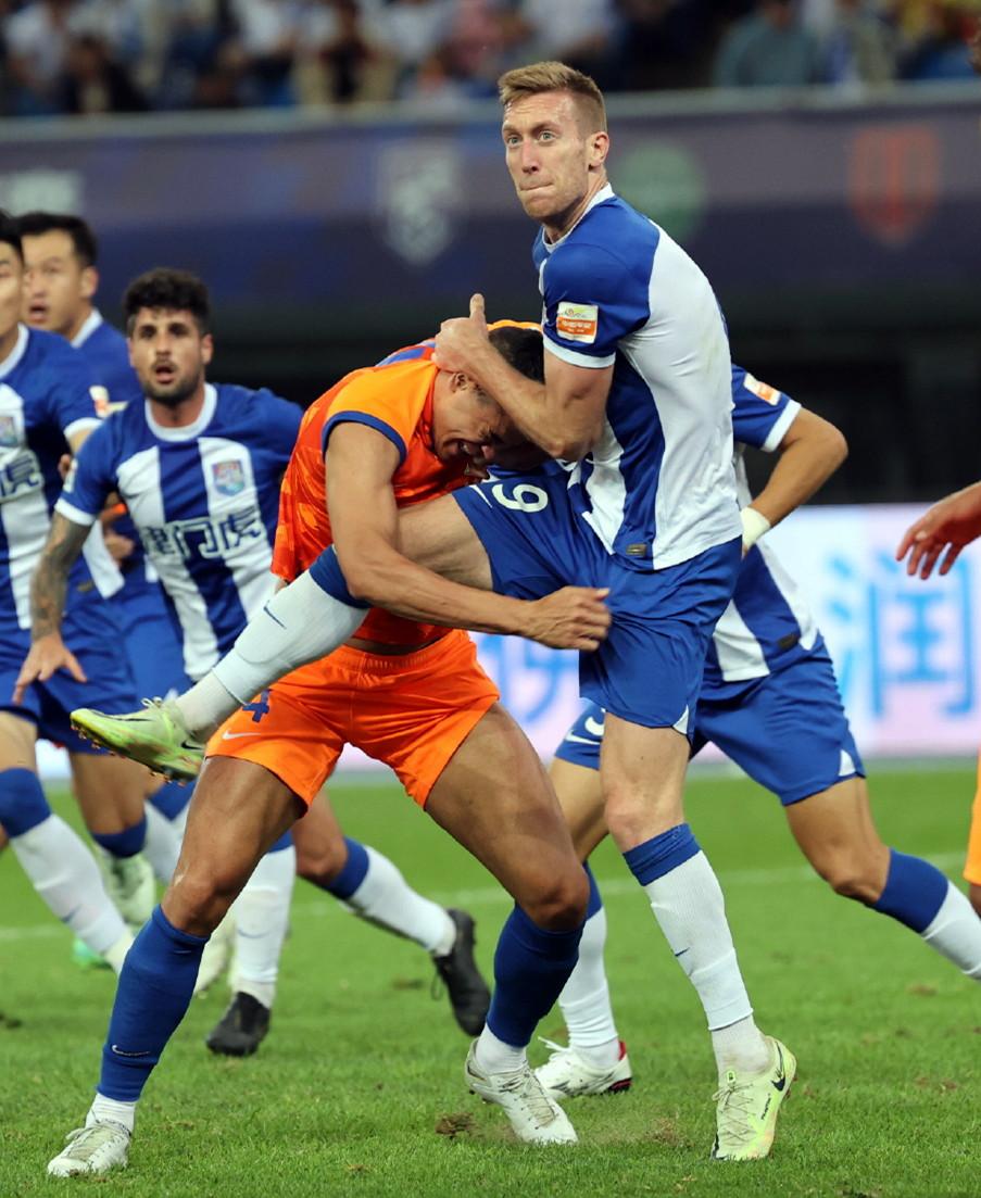 中国足协处理失误判罚引发争议,西班牙足协开除洛佩特吉