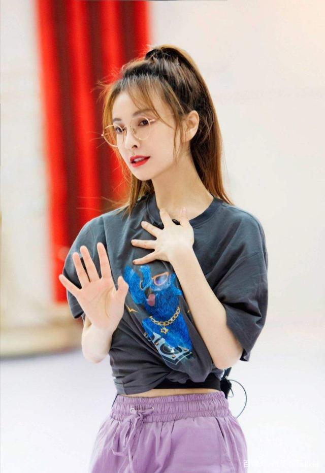 24年来守护着4个兄妹,最后却一个都留不住,何炅老了,都结束了