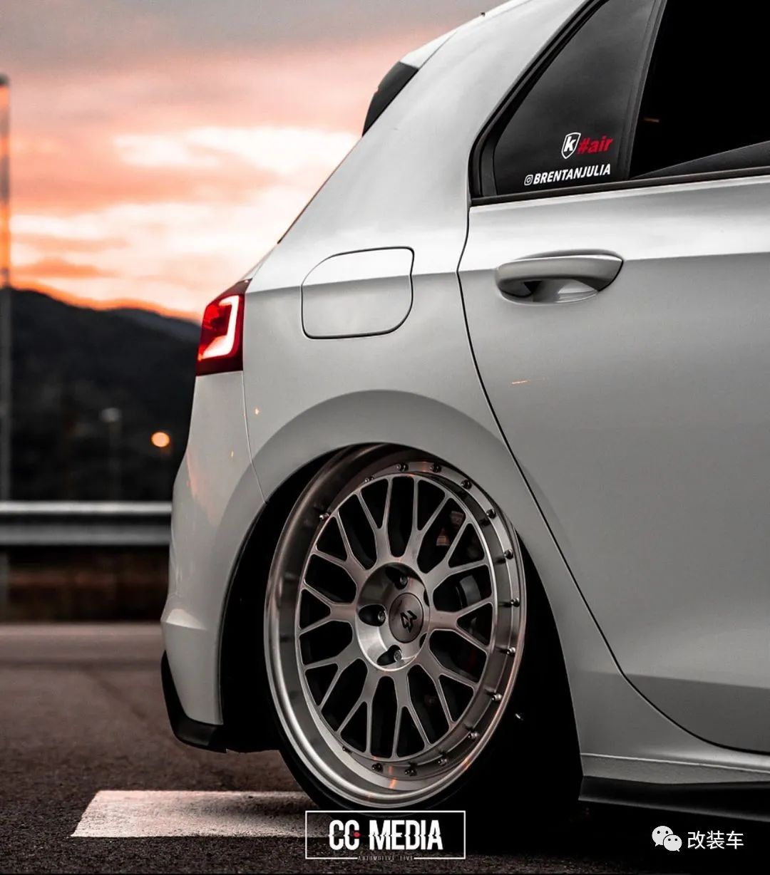 第八代高尔夫gti实车图片,高尔夫8代gti姿态