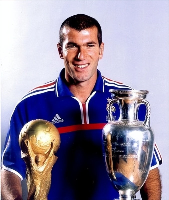 齐达内在足坛什么地位,齐达内能被称作球王吗