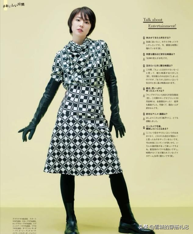 在网上买衣服还是实体店买好看,女性在网上怎么买衣服才合适呢