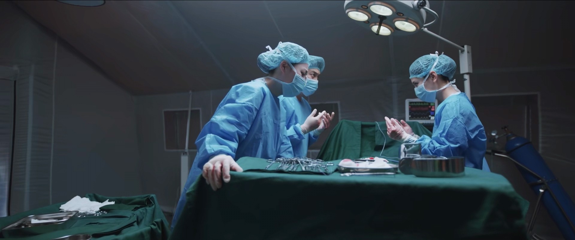 才播出三集就好评不断,追光者豆瓣