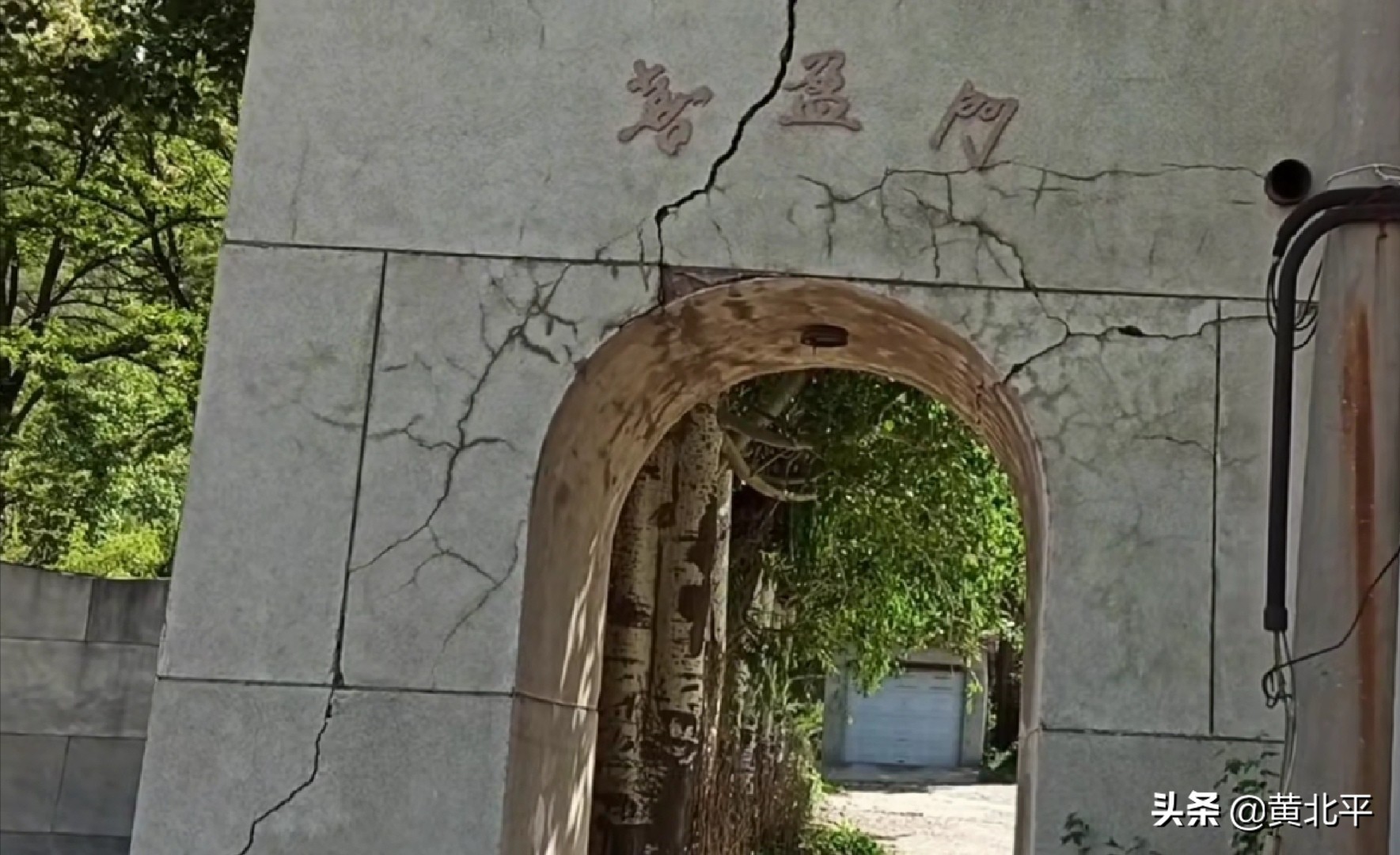 河北保定涞源钢铁厂,2万多人的生活区人去楼空往日辉煌已不在