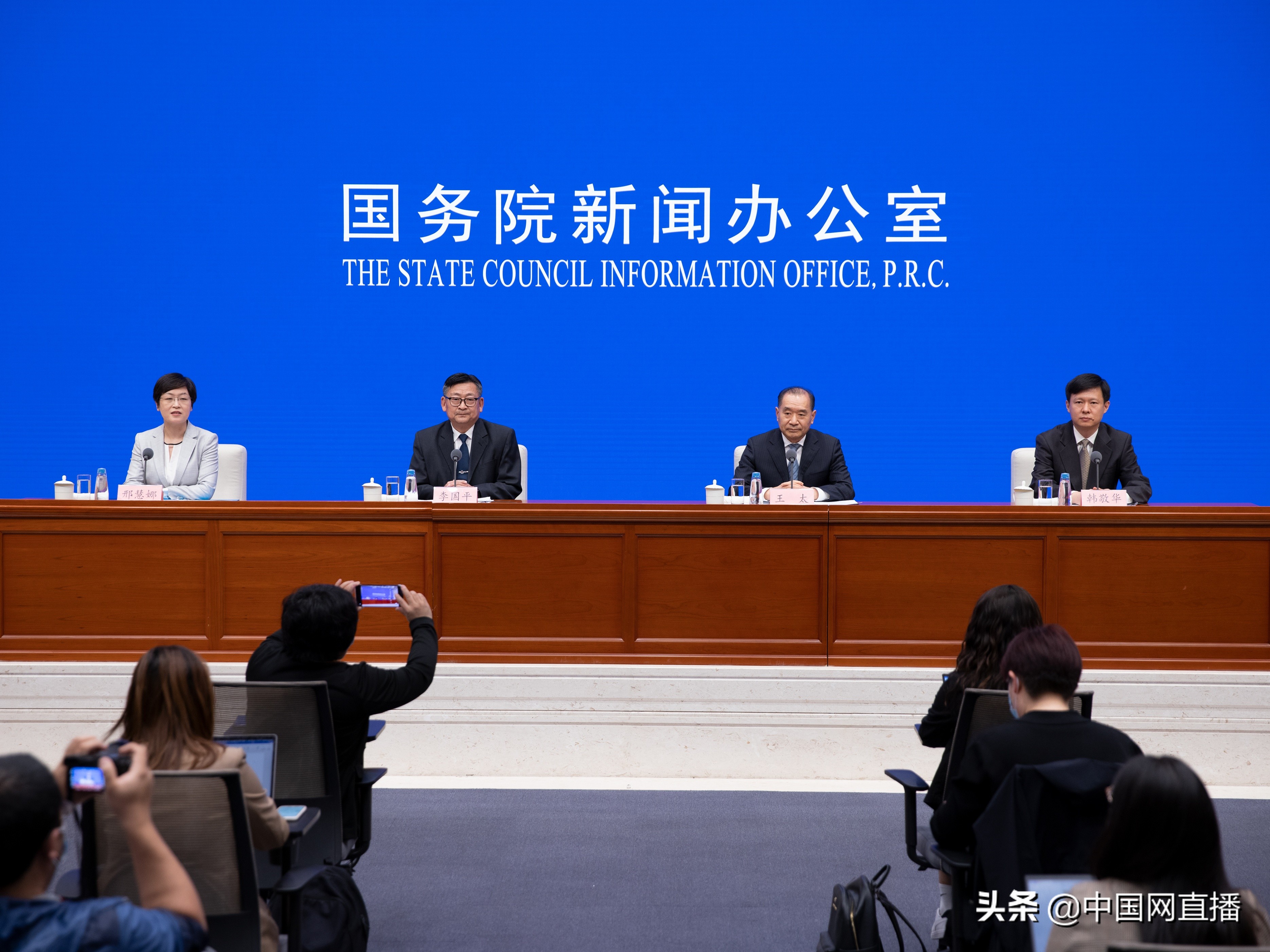 如何解决货车司机滞留高速,交通运输工作服务事项