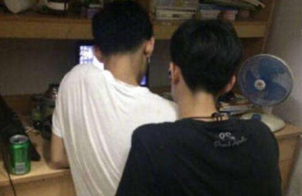 大学舍友半夜打游戏学校管吗,大学生宿舍打游戏影响别人休息