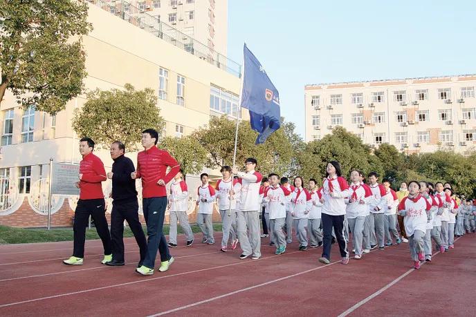 14岁卖冰棍，22岁成百万富翁！这个温州人如今叱咤上海