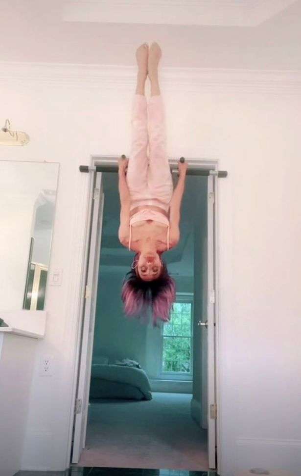 外国72岁奶奶性感热舞，引来无数网友喷，而她的回应，太霸气啦