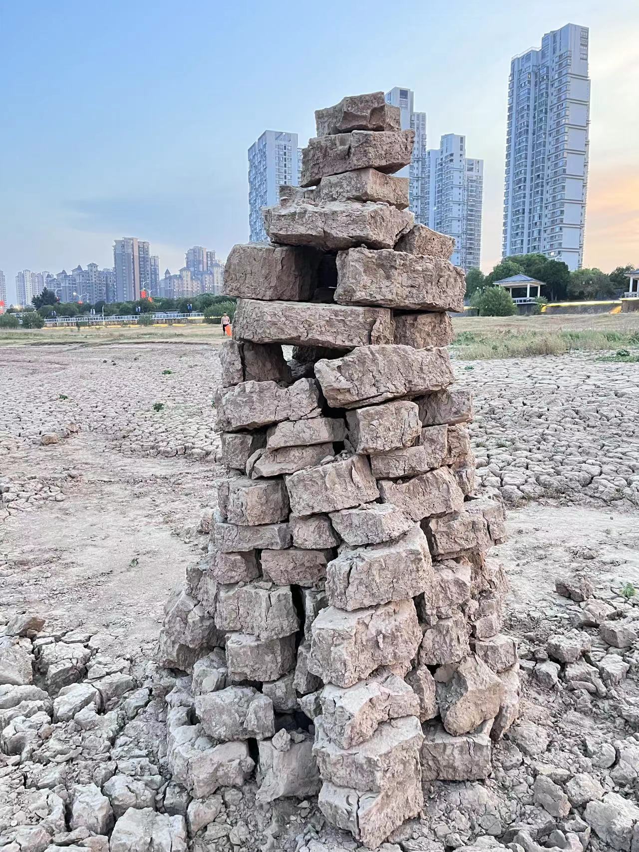 赣江捞河蚌,玩沙子的河边