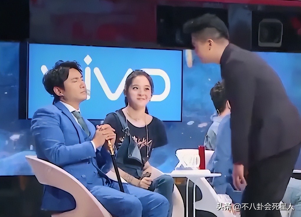 闭着眼赚钱,闭着眼睛把钱挣了搞笑片段