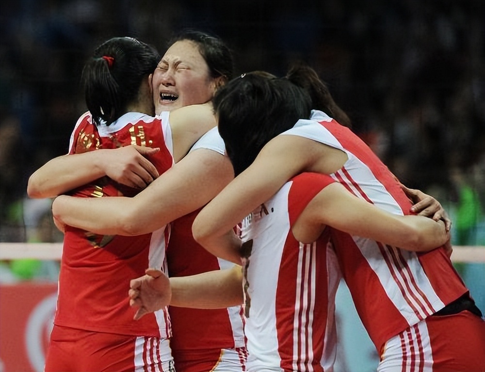 王一梅两次扣晕日本名将,王一梅巅峰发球