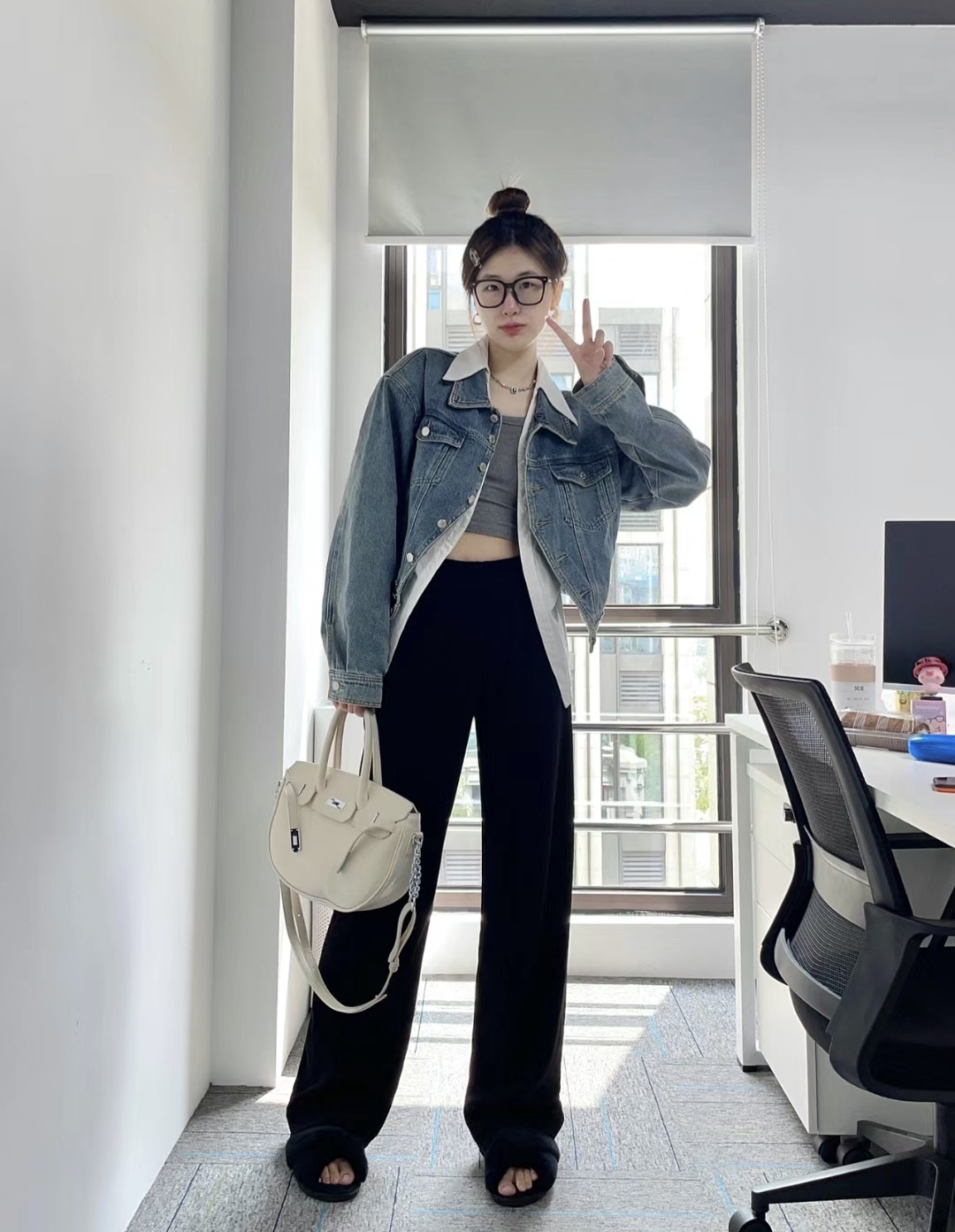 男装牛仔外套搭配什么裤子,牛仔外套搭配什么裤子好看