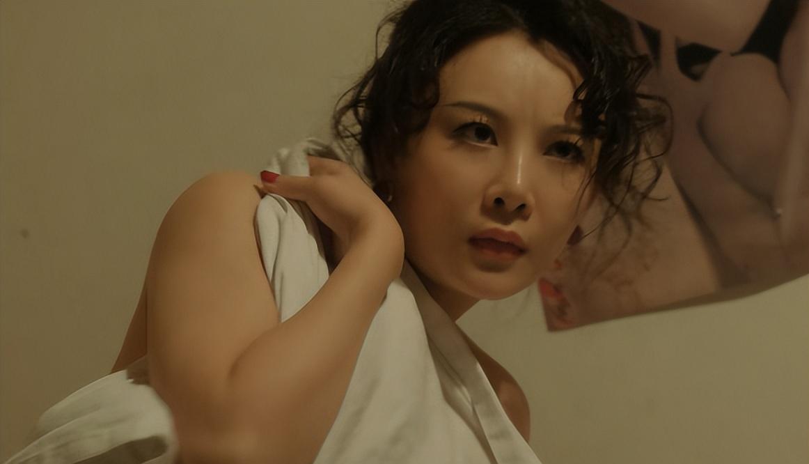 秦昊新剧床戏镜头太多被投诉，尺度大儿童不宜，网友怒骂很荒唐