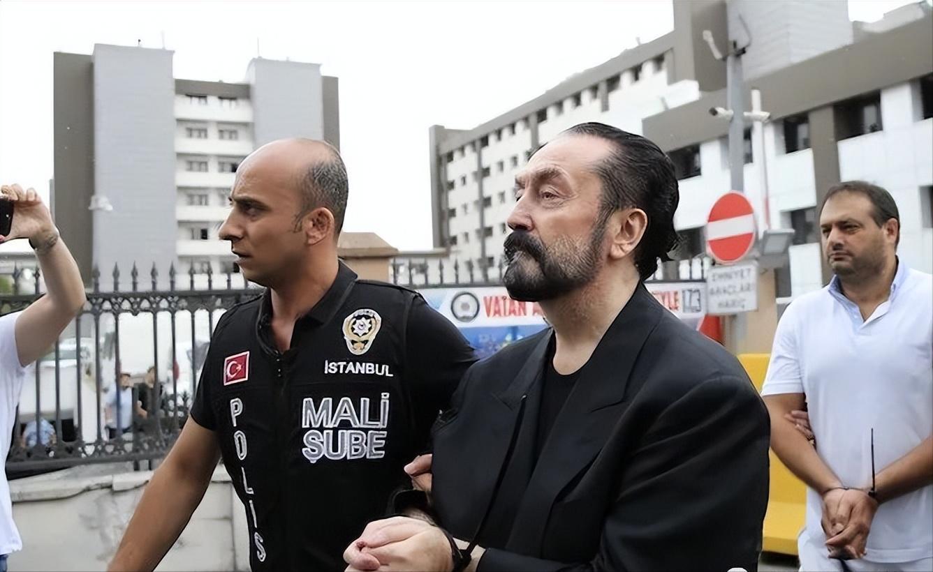 “性*教邪**”头目被判8658年：妖艳女友上千，别墅藏69000颗避孕药